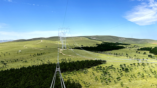 內蒙古春坤山至武川500千伏輸電工程 (1).jpg