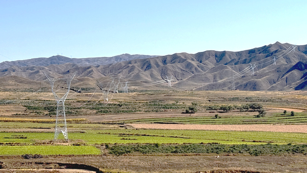 內蒙古春坤山至武川500千伏輸電工程 (3).jpg